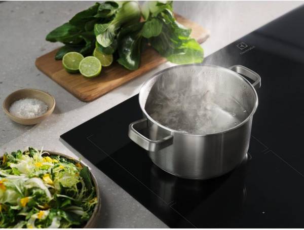 Індукційна варильна поверхня Electrolux EIS62453IZ