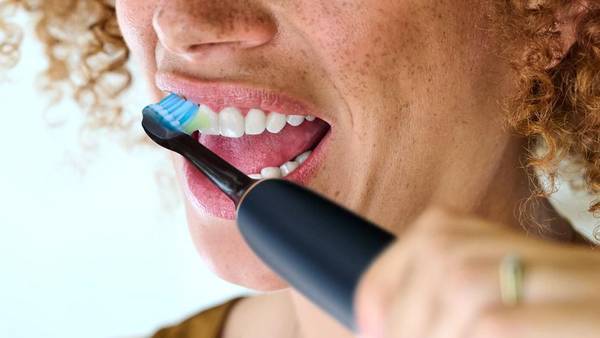 Насадка для електричної зубної щітки Philips Sonicare C3 Premium Plaque Defence Black HX9042/88