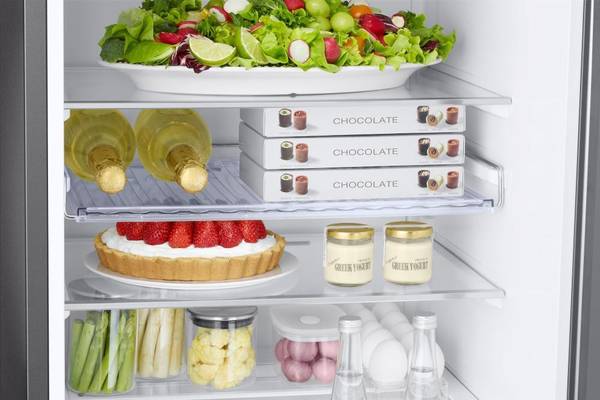 Холодильник з морозильною камерою Samsung RB38C6B6D39/UA