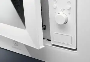 Мікрохвильовка Electrolux LMS2173EMW Мікрохвильовка Electrolux LMS2173EMW