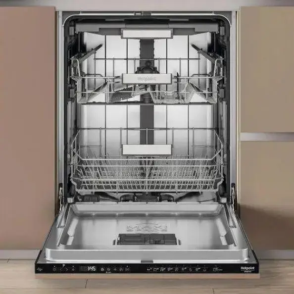 Посудомоечная машина Hotpoint-Ariston HM7 42 L