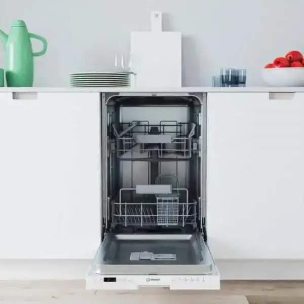 Посудомийна машина Indesit DSIC 3M19