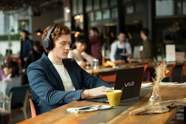 Навушники з мікрофоном Sony WH-1000XM4 Black (WH1000XM4B)