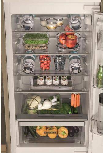 Холодильник з морозильною камерою Whirlpool WHC18D011C1 SF