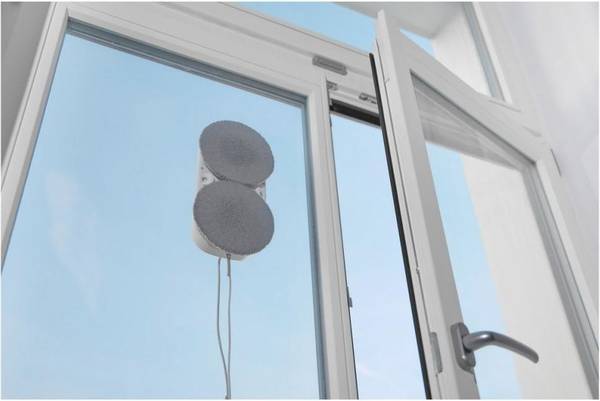 Робот-пилосос для миття вікон Sencor SRW 6010WH