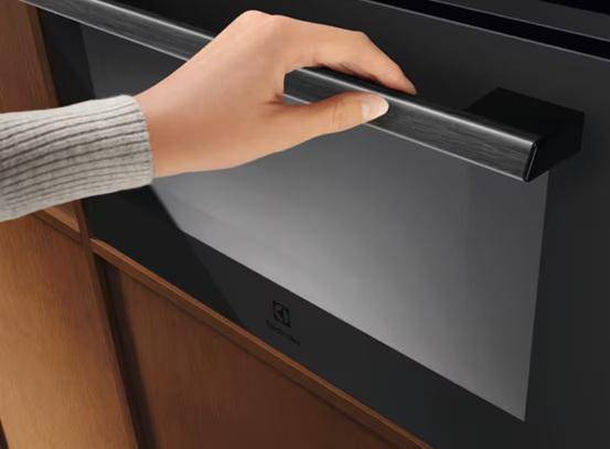 Вбудовувана мікрохвильова піч Electrolux EVM9E2XT