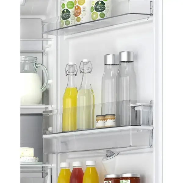 Холодильник з морозильною камерою Hisense RT641N4WIE