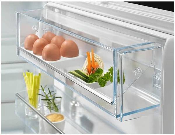 Холодильник з морозильною камерою Electrolux ENP7TD75S